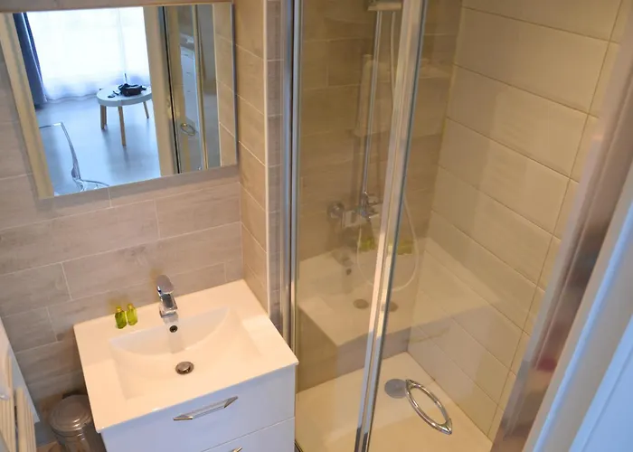 Studio, Proche De トゥール