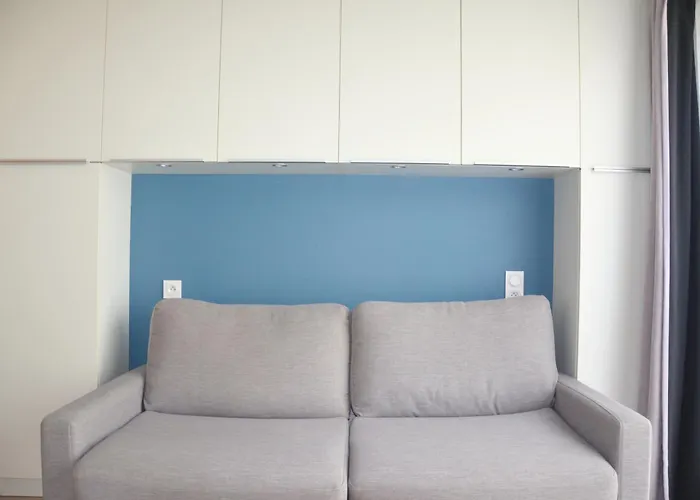 アパート Studio, Proche De *